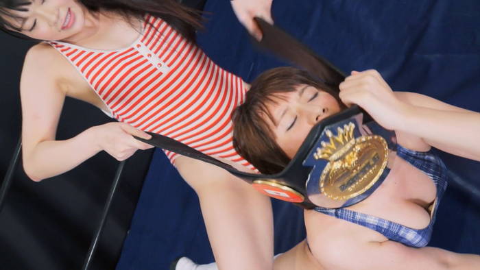 大波乱の女子プロレス対決 小泉まりとなつめ愛莉のエロすぎるファイト