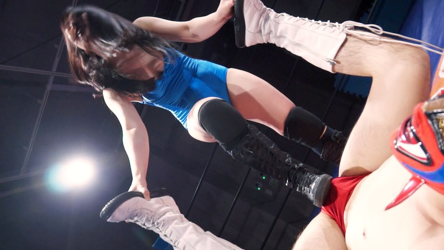 川崎亜里沙＆神楽アイネがドＳに男をいたぶるミックスプロレス対決
